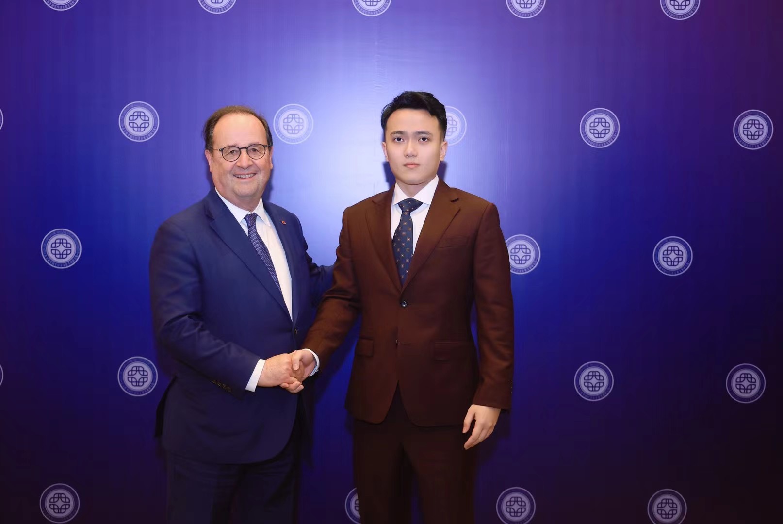 中法金融合作再添新章 刘乔航与奥朗德共绘跨境金融创新蓝图
